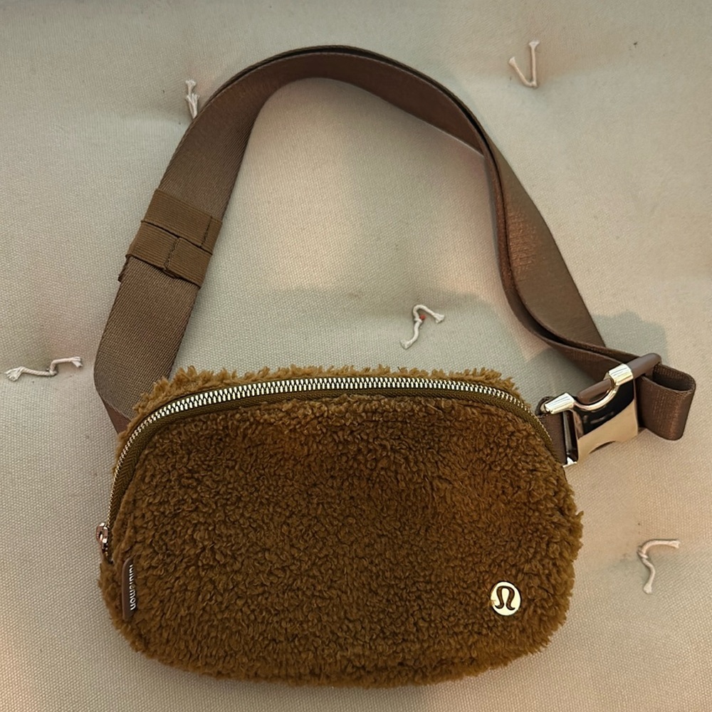 Lululemon Everywhere Belt Bag 1L in Fleece Burnt Caramel